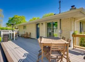 Cozy Milwaukee Apartment with Deck, 2 Mi to Airport!
