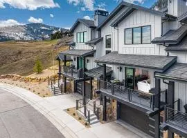 Walk to Gondola! Lux Canyons Village Living with Private Hot Tub