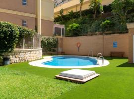 TrocaderoBeach Holiday Apartment - Golf - Primera Linea，位于贝纳尔马德纳的酒店