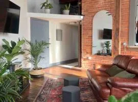 420 Friendly Loft w/ Canada Bridge View