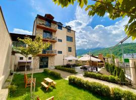 Aurelia Hotel & Restaurant，位于迪利然的酒店