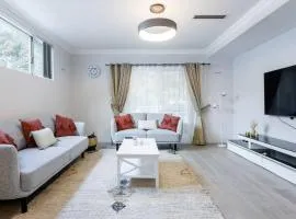 Executive living - Townhouse close to central Perth