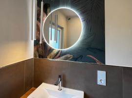 Ferienhaus Windmühlenweg mit großem sonnigen Garten -Neu-，位于Spenge的酒店