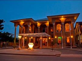 舍瓦酒店，位于帕拉马里博的酒店