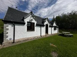 Farm Cottage with wood-fired Hot Tub