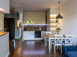 Rodzinny relaks z ogrodem i garażem，位于华沙的酒店