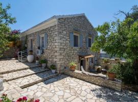 villa Thodoros sleeps 6，位于Magaziá的酒店