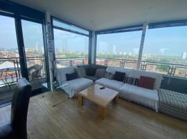 Penthouse in Battersea amazing views of London，位于伦敦The Clapham Grand附近的酒店