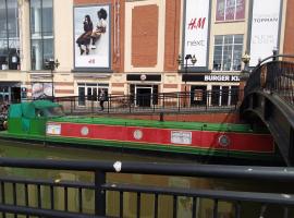 Rosie and Jim Retreat Lincoln Town Centre，位于林肯的船屋