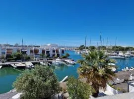 Marina Exceptionnelle - 8 pers - 120 m2 vue mer - Suites Parentales - Cinéma - Ponton