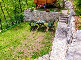 Brvnara Nomad Tri Zvezde，位于Kokin Brod的木屋