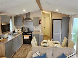 Cosy Holiday home, Thorness Bay，位于Porchfield的酒店