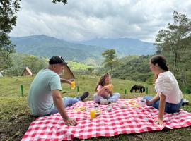 Eco Hotel Birdland en Buga Valle，位于布加的酒店