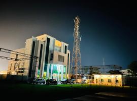 Hotel MK Lawn，位于巴雷利的酒店