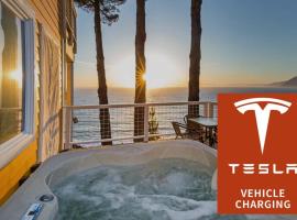 Breathtaking Oceanview! by OceanviewHotTubs Oceanfront! Shelter Cove CA Tesla EV station，位于Shelter Cove的酒店