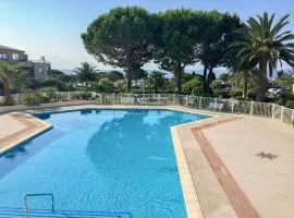 Studio avec Terrasse, Piscine et Parking à 100m de la Plage - Les Issambres - FR-1-768-81