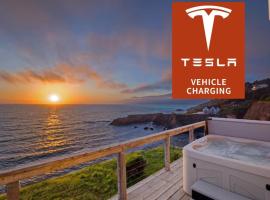 Exquisite Oceanview! Private Hot Tub! Oceanfront! Shelter Cove, CA Tesla EV station，位于Shelter Cove的宠物友好酒店