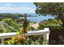 Romantic Cottage Recommended by NZ Herald，位于欧尼罗亚的乡间豪华旅馆