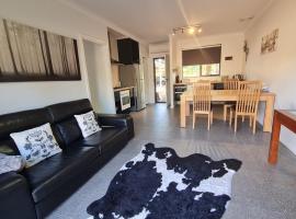 Red Ochre - Large Apartment with Private Courtyard