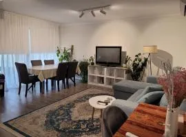 Wollert Ground Floor Entire Apartment- Close to Melbourne Airport-Free WIFI-Washer & Dryer