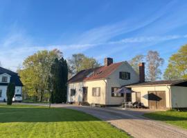 Gårdsflygel med egen trädgård，位于Lind的酒店