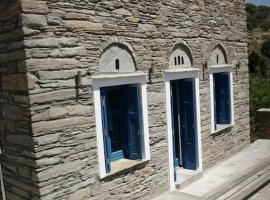 Andros Stone Cottage, garden and sea view，位于Órmos的度假屋