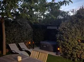 Mazet des Orchidées - Gîte 4 personnes 50 m2 - Jardin, spa privé - indépendant - stationnement privé