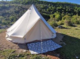 Tente Lodge type Tipi à 1H de Nice VOIE LACTEE，位于Bézaudun-les-Alpes的豪华帐篷
