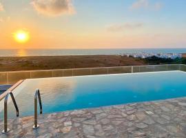 Sea & Mountain Panorama View, North Cyprus，位于Ghaziveran的酒店