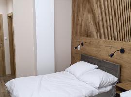 Ground Floor Rooms，位于沃姆扎的自助式住宿