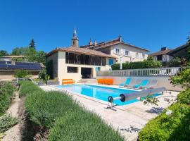 Maison avec grange & piscine vue sur les Pyrénées，位于Puymaurin的酒店