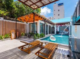 Villa Hồ Bơi Đi Bộ 200 Met Ra Biển Bãi Sau Thùy Vân - 13 NH，位于头顿的酒店