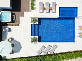 Villa Pino with Pool, Sauna & Jacuzzi 2，位于佩特坎内的酒店