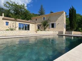 Magnifique Mas avec Piscine Luberon (Gordes)，位于莫尔斯的酒店