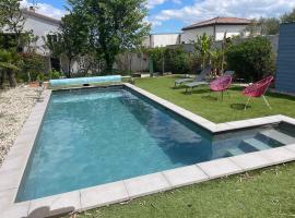 Appartement rez de chaussée maison indépendant avec piscine，位于Saint-Christol-lès-Alès的酒店