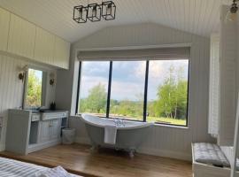 Harry's Cottage，位于Aghanloo的酒店