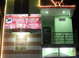 Pahadi Musafir Hotel and Cafe，位于Phata的酒店