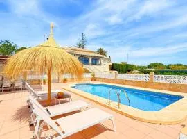 Villa mediterránea con piscina privada