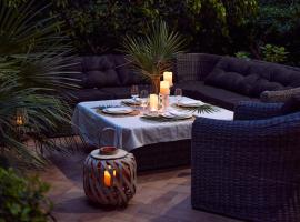 GREEN HILL Aparts with POOL & SCENIC VIEW，位于Gornji Orahovac的酒店