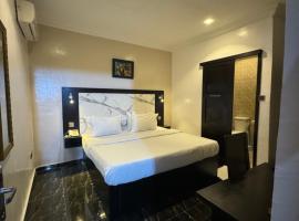 Posh Hotel and Suites Ikeja，位于伊凯贾的酒店
