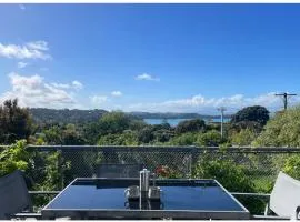 Oneroa 5 Star Views and Location I - Waiheke Escapes