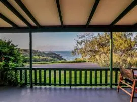 Endeavour - Rustic Two-Bedroom Home With Stunning Ocean & 1770 Headland Views