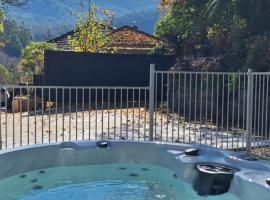 Private Spa Retreat with Amazing Views，位于沃伯顿的度假屋