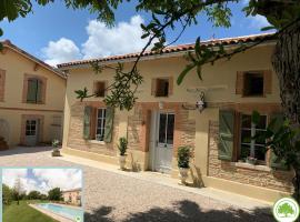 Maison d'hôtes "La Clef des Champs" Piscine Ortance，位于Sajas的酒店