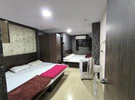 Hotel Swarajya，位于戈尔哈布尔的酒店