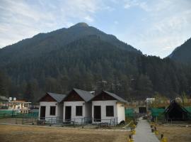 Himtrek Stays, Kasol，位于卡索尔的豪华帐篷营地