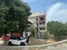 Spacious retro 3-bedroom home 130m2 in Zadar, Puntamika Borik beach area