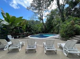 Cozy AC EcoCondo 4 with Pool Wildlife Visits，位于奎波斯城的酒店