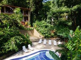 Cozy 2BR EcoCondo 3 w Free Security WiFi，位于奎波斯城的酒店