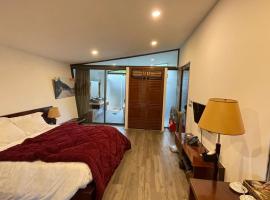 Flamingo đại lải resort- Villa rừng lãng mạn hilltop 223 1 phòng ngủ , kèm ăn sáng，位于荣福克的乡村别墅